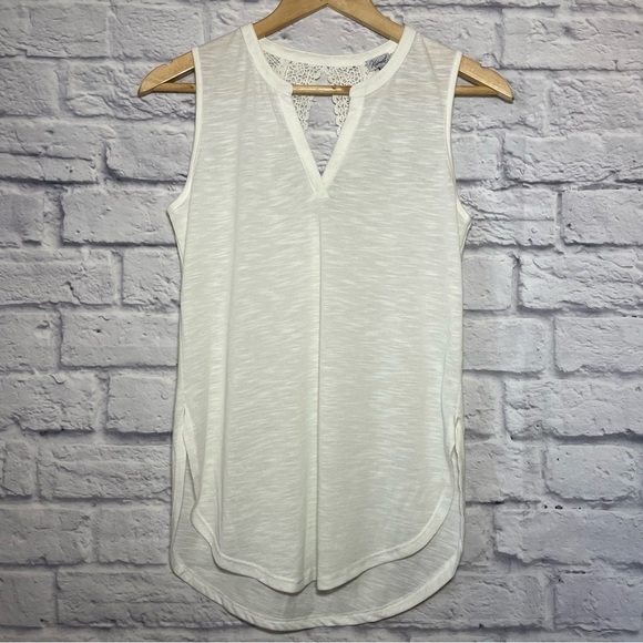 KISMET Victoria Lace Keyhole Back Notched Neck Top Size Extra Small - Picture 3 of 12